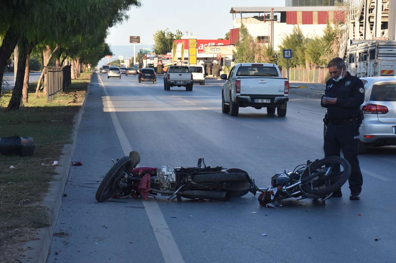 Adana'da motosiklet kazası: 2 yaralı Adana'da motosiklet kazası: 2 yaralı